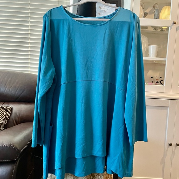 Soft surrounding top - Picture 2 of 8